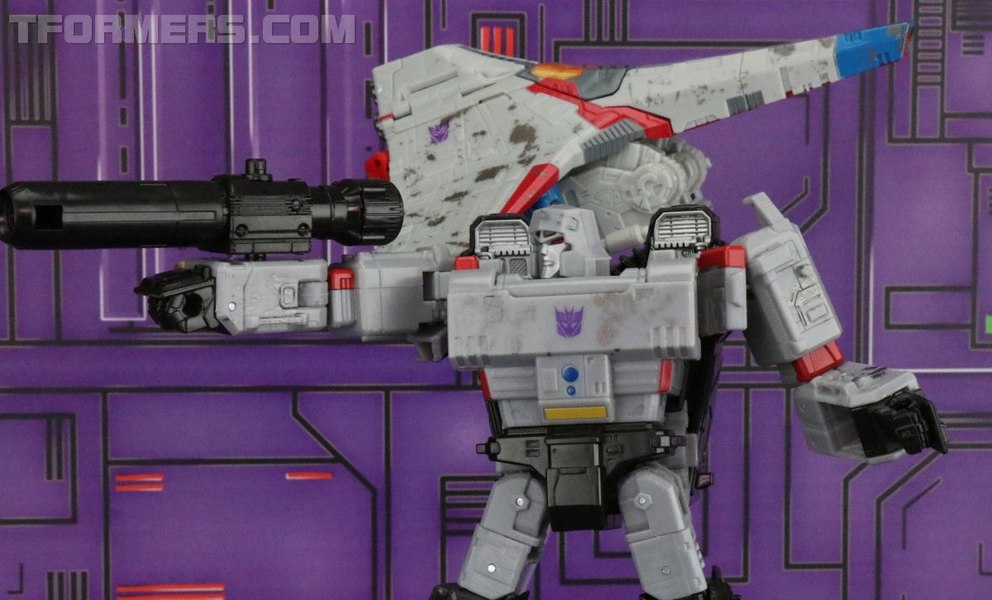 Review Siege War For Cybertron Trilogy Starscream Voyager  (43 of 52)